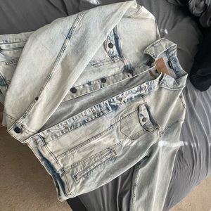 New Light wash denim jacket size large
